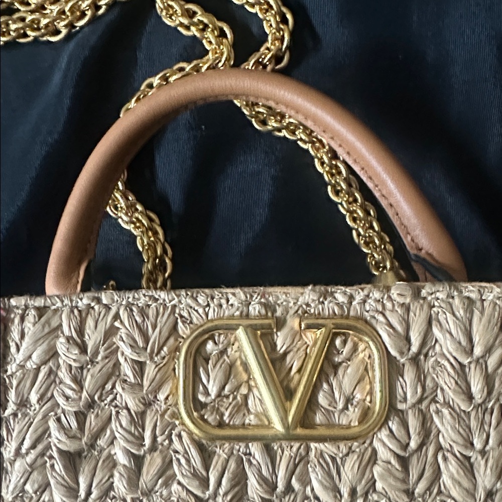 Valentino Garavani VLogo North-South Raffia Woven Pouch Bag with Chain - Picture 7 of 10